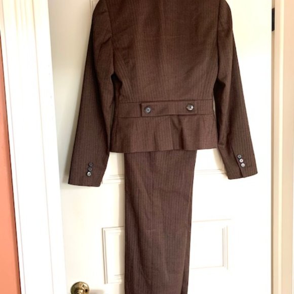 Classic 2 pieces brown pantsuit - Picture 3 of 11